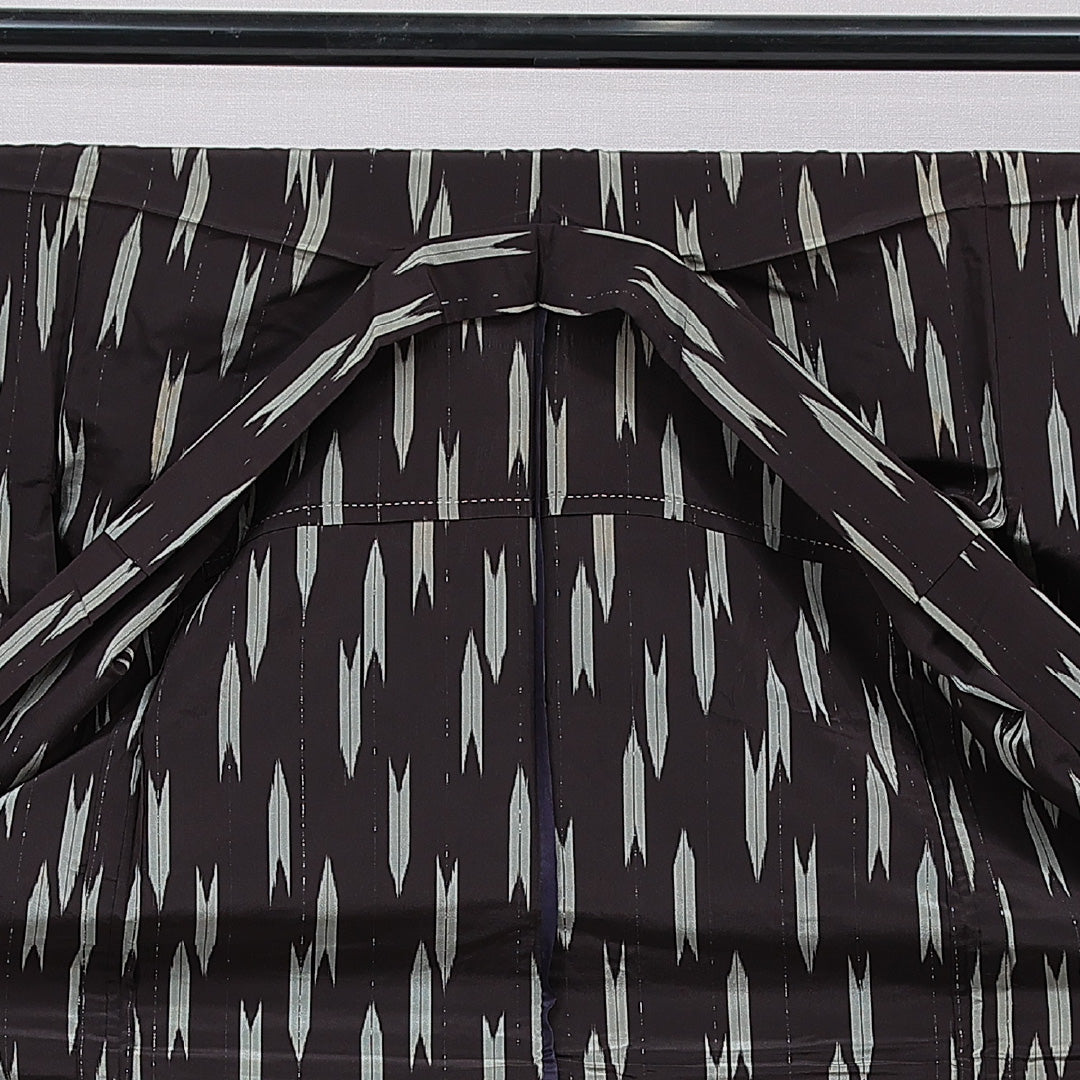 アンティーク お召 単衣 身丈154cm 裄丈62cm 正絹 Cランク Sサイズ バチ衿 ちりめん 矢絣 茶系 1265-15559