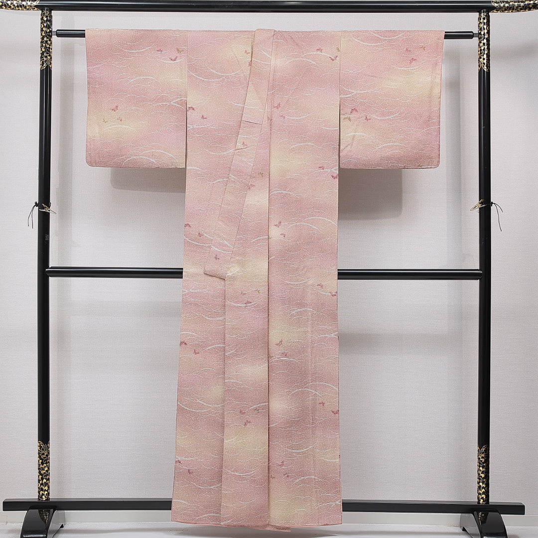 小紋 袷 身丈157cm 裄丈62cm 正絹 Sランク インフォーマル バチ衿 Mサイズ ぼかし染 蝶 芝草 ピンク系 RP 1221-15603