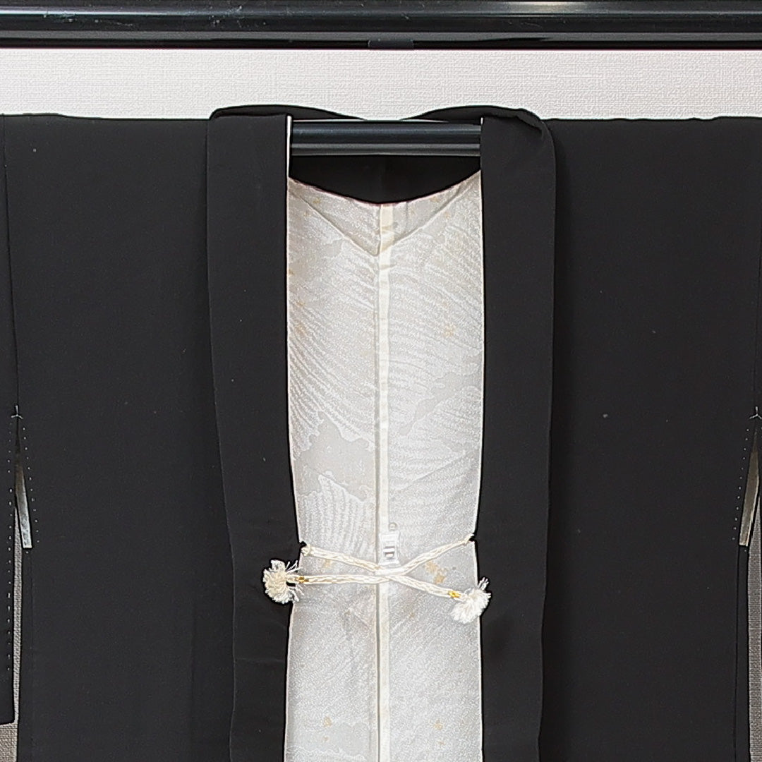黒羽織 袷 身丈78cm 裄丈62cm 正絹 Cランク 一つ紋 (五三桐) セミフォーマル Sサイズ 絵羽羽織 漆糸 紐あり 草花 黒系 HP 1233-15248