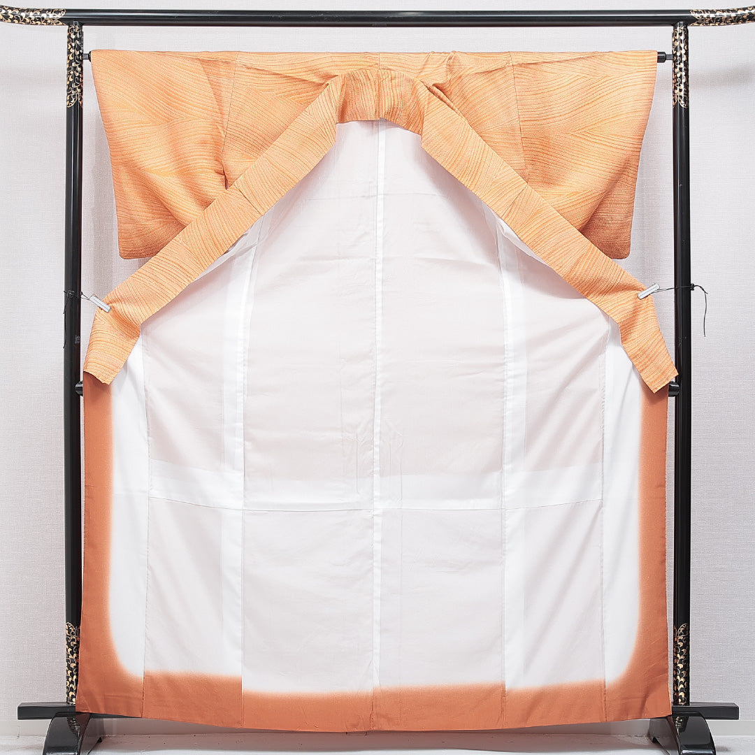 色無地 洗える着物 袷 身丈166cm 裄丈65cm ポリエステル Sランク XLサイズ 広衿 インフォーマル 紋意匠 抽象柄 ふくれ織 朱系 1214-16210