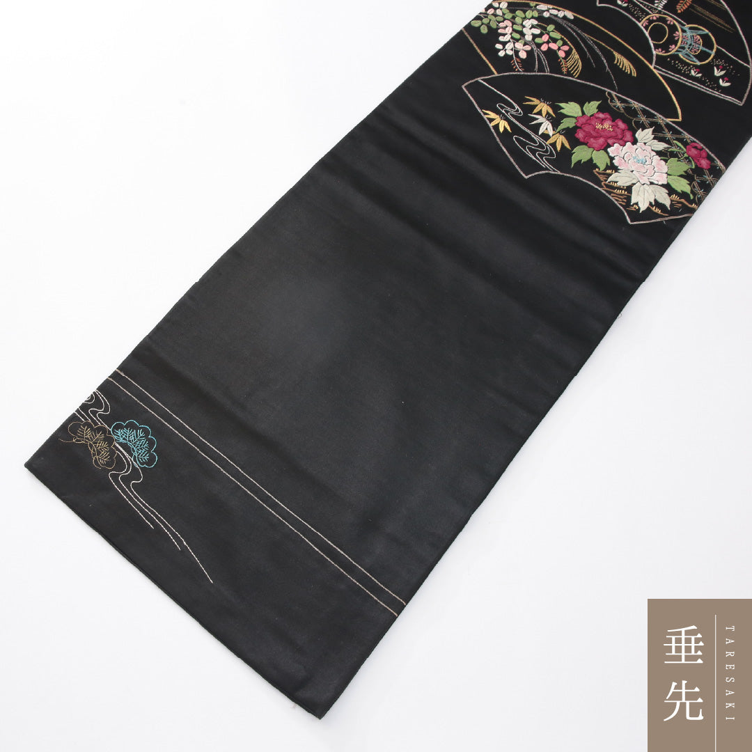 アンティーク 九寸名古屋帯 帯丈329cm 名古屋仕立て ポイント柄 Aランク 正絹 刺繍 銀駒刺繍 扇 菊 紅葉 落款 黒系 1224-04177