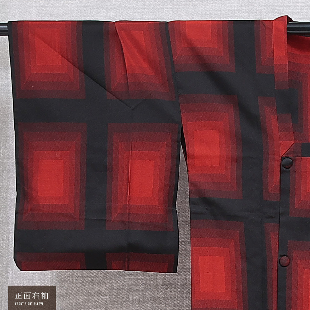 道行コート 洗える着物 単衣 身丈124cm 裄丈63cm ポリエステル Cランク Sサイズ フォーマル ポケットあり 幾何学柄 赤系 黒系 1263-16139