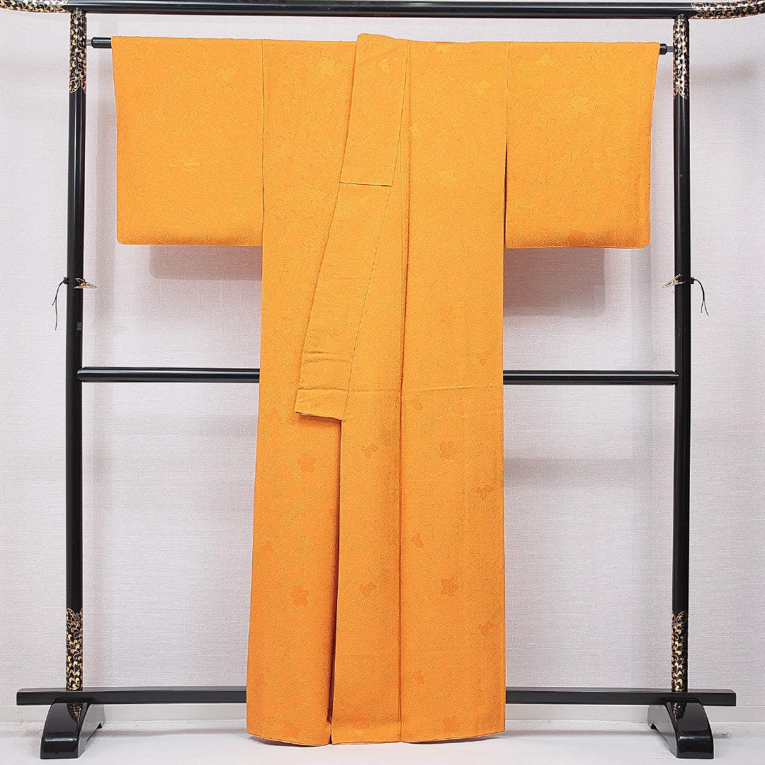 色無地 袷 身丈159cm 裄丈66cm 正絹 Sランク 一つ紋 (丸に梅鉢) 紋意匠 (葉) セミフォーマル 広衿 Mサイズ 堅牢染 ガード加工 証紙 無地 黄系 RP 1219-15701